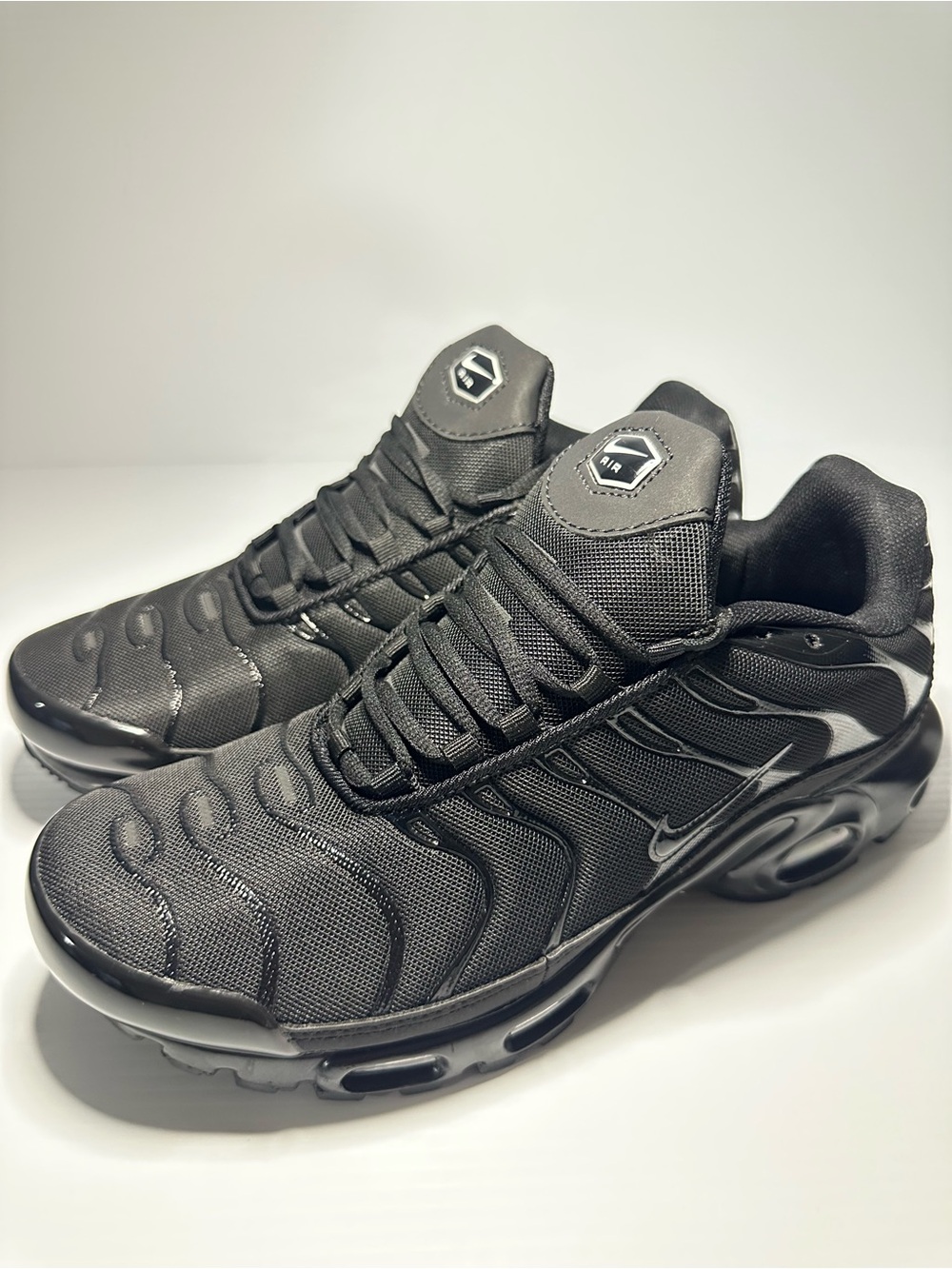 *BRAND NEW* NIKE AIR MAX PLUS TN *TRIPLE BLACK* SIZE 10 US *NEW IN BOX*
